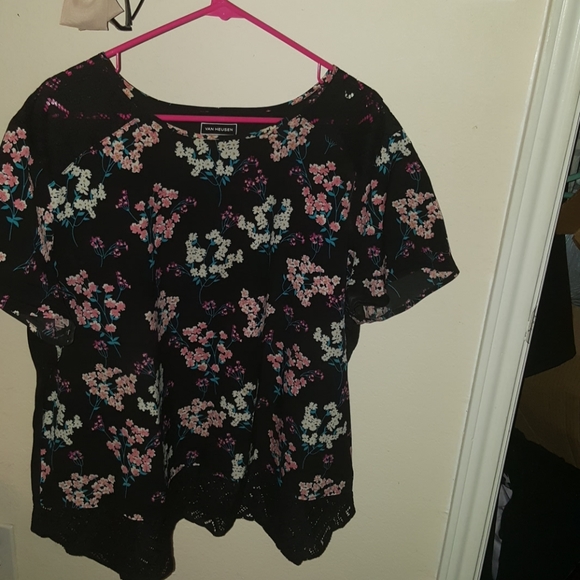Van Heusen Tops - Van Heusen Floral and lace T shirt